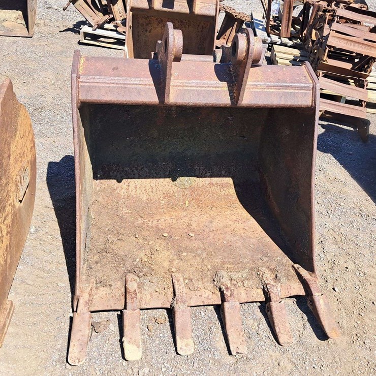 Werk Brau 36" Ditching Bucket W/ Teeth
