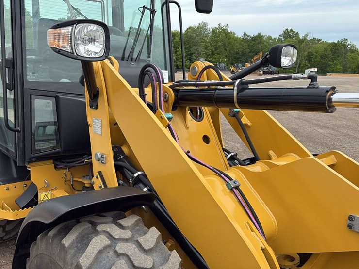 2022-caterpillar-906m-image-32