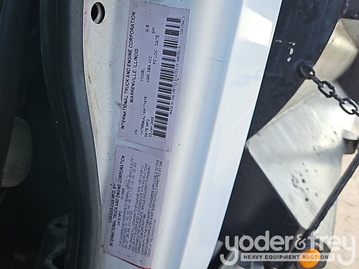 2006-international-durastar-4300-image-37
