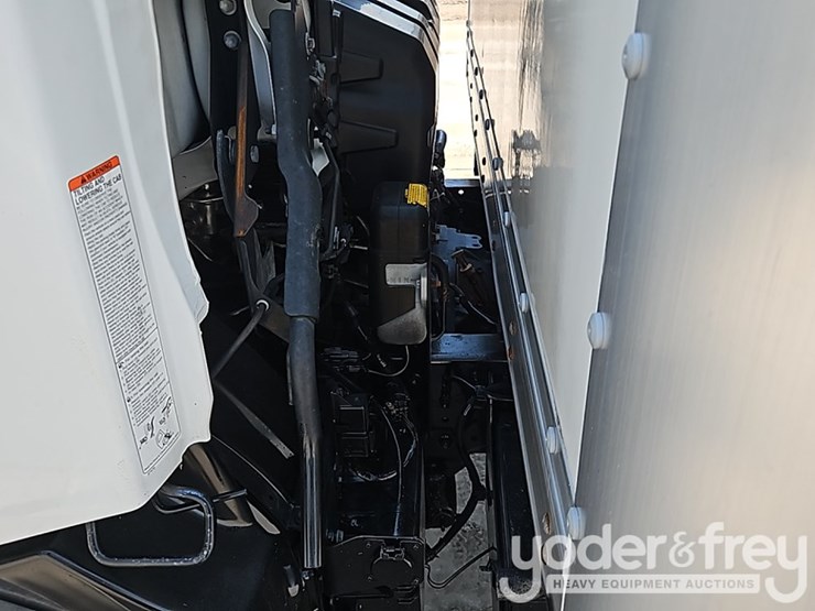 2019-hino-195-image-26