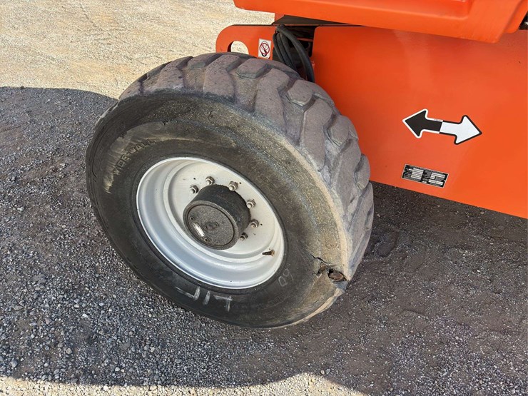 2009-jlg-660sj-image-8