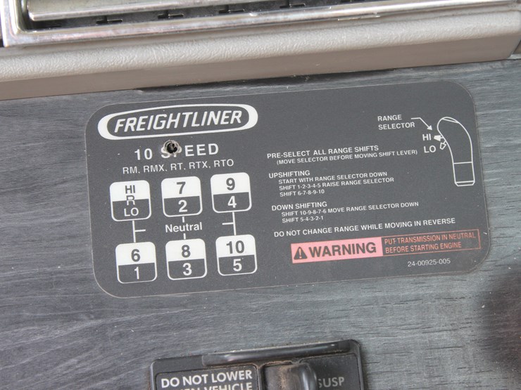 2005-freightliner-columbia-112-image-14