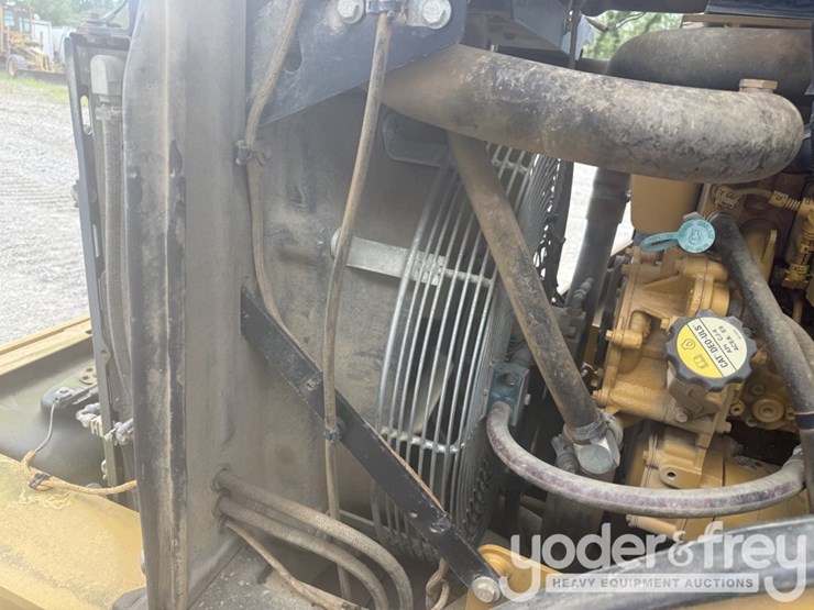 2014-caterpillar-cs54b-image-24
