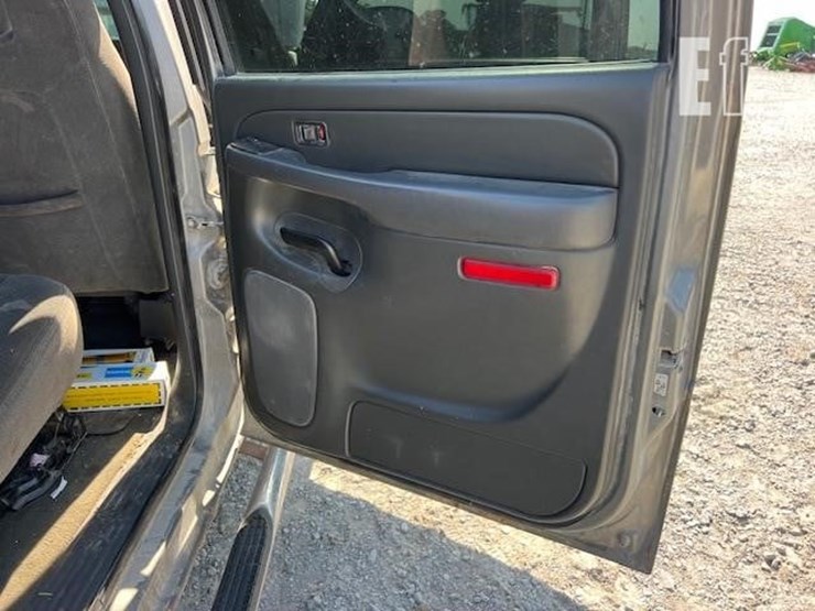 2006-chevrolet-silverado-2500hd-image-9