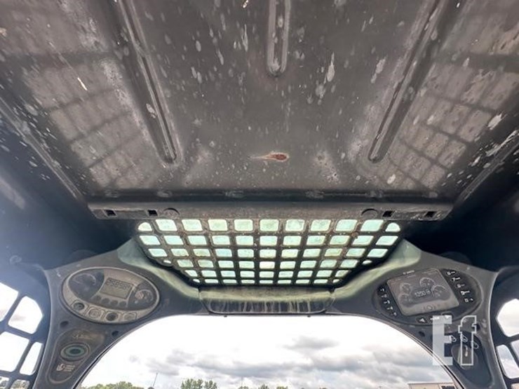 2010-bobcat-s650-image-24