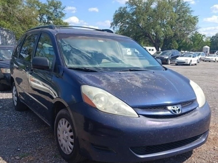 2006-toyota-sienna-image-1