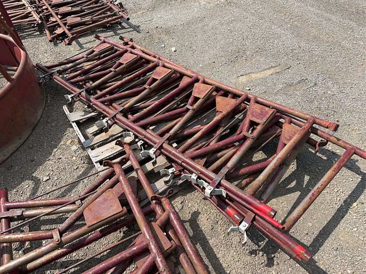 pallet-of-(3)-cattle-headlocks-image-2