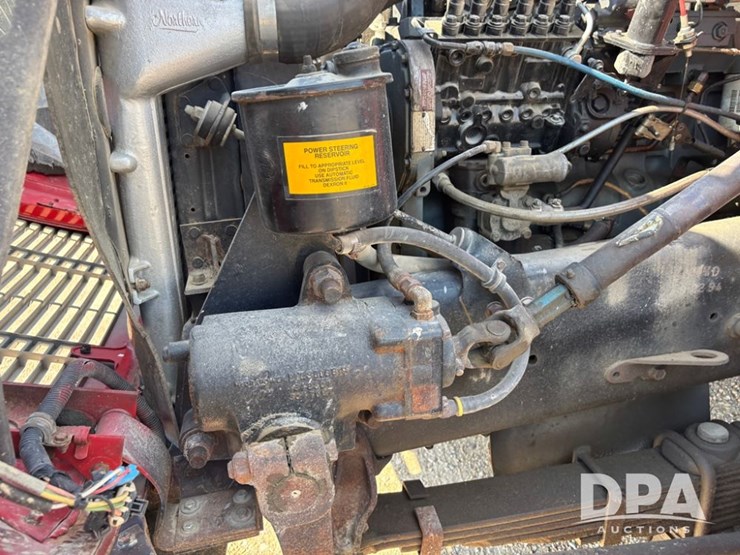1995-freightliner-fl80-image-42