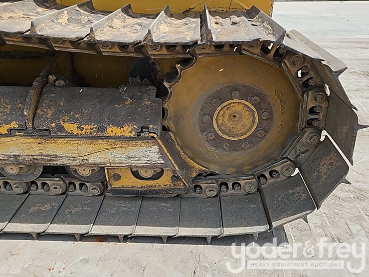 2016-deere-450j-image-22