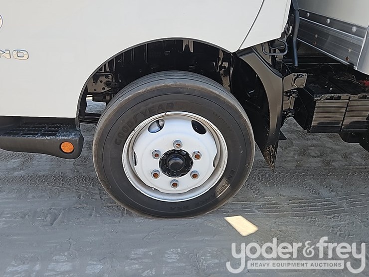 2019-hino-195-image-12
