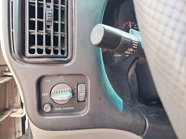 2001-gmc-savana-express-van-image-21