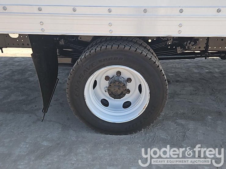 2019-hino-195-image-8