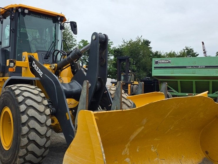 2021-deere-524l-image-45