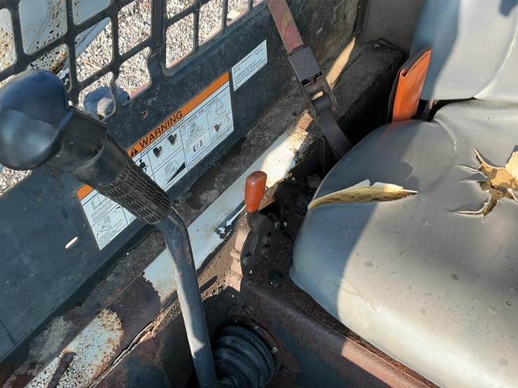 2004-bobcat-t190-image-45