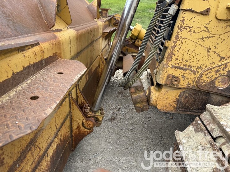 2005-caterpillar-d8t-image-18