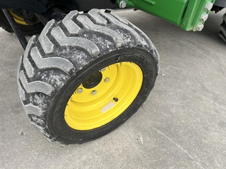 2024-john-deere-1025r-image-21
