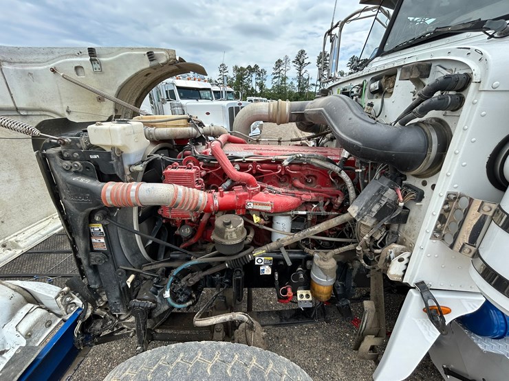 2013-peterbilt-367-image-16