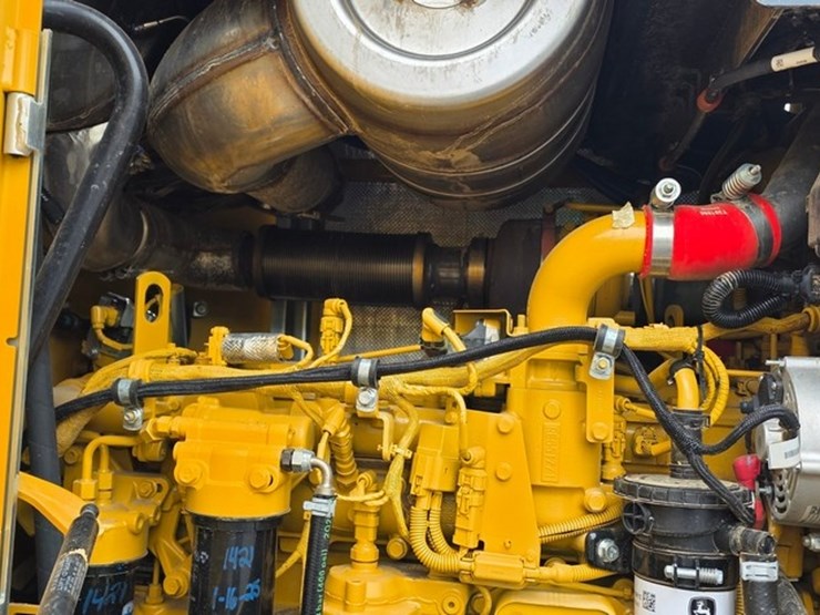 2021-deere-524l-image-54