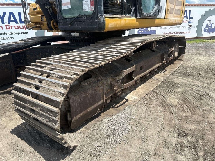 2016-caterpillar-349f-image-44