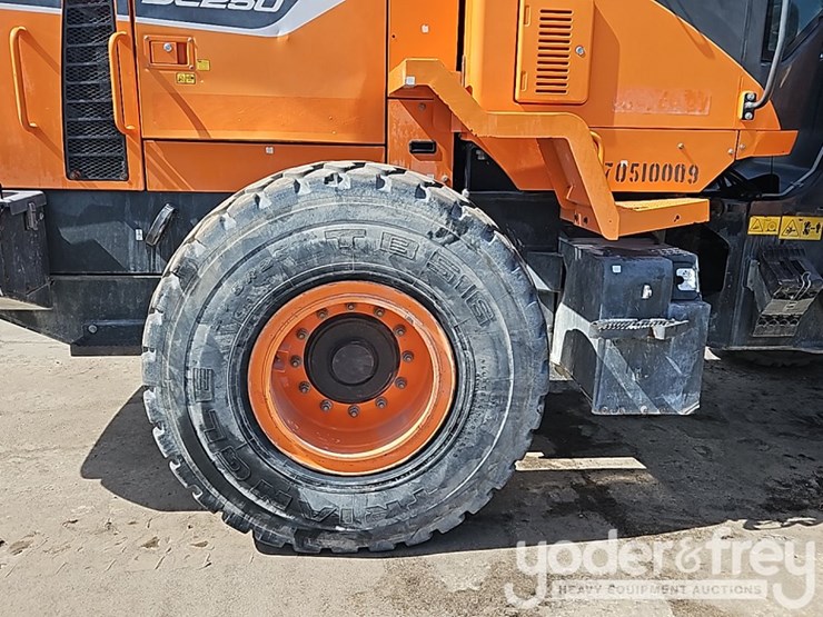2019-doosan-dl250-5-image-8