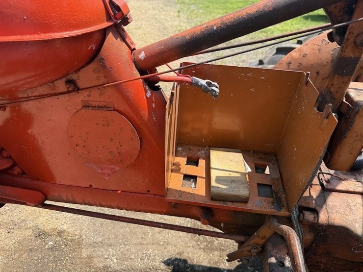 allis-chalmers-c-tractor-image-8