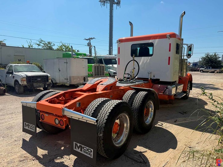 2013-peterbilt-367-image-3