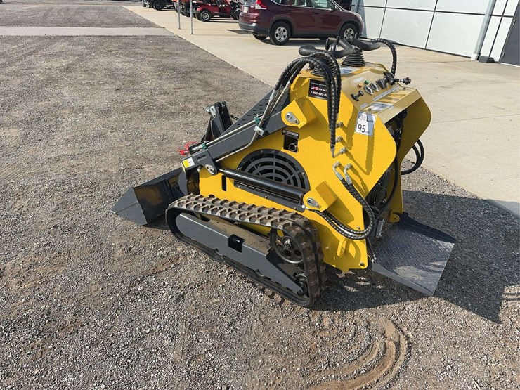 2025-land-hero-mini-stand-on-skid-loader-image-4