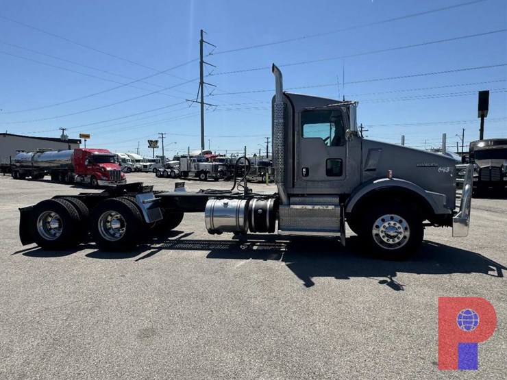 2013-kenworth-t800-image-3