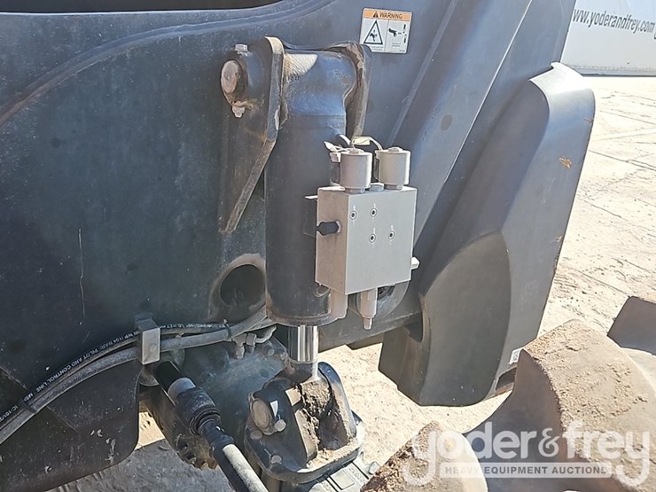 2018-jlg-1055-image-16
