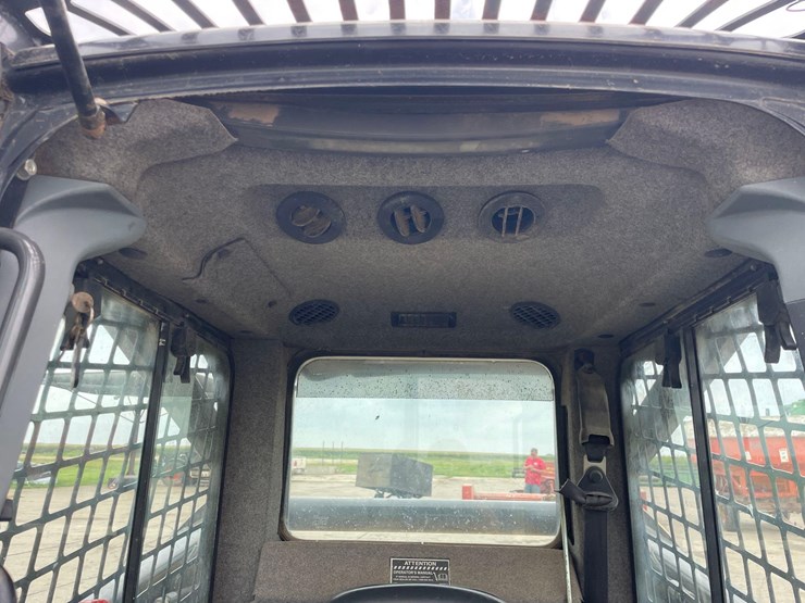 new-holland-c175-image-34