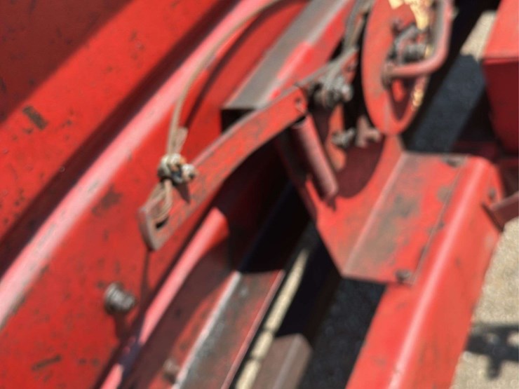 new-holland-190-image-22