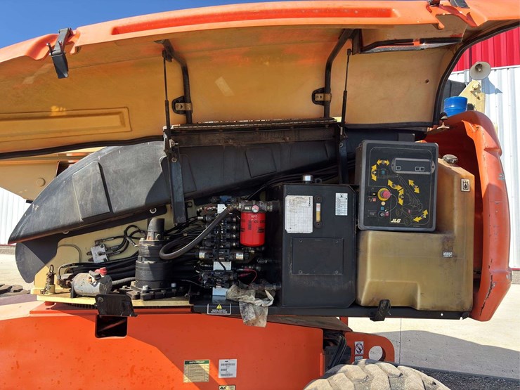 2009-jlg-660sj-image-12