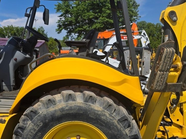 2011-new-holland-b95b-image-29