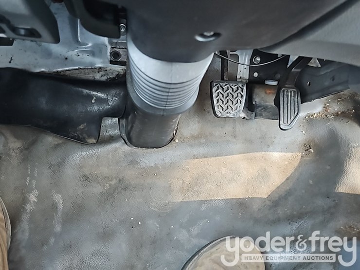 2019-hino-195-image-35