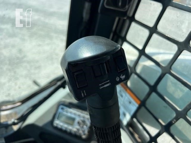 2023-bobcat-t770-image-28