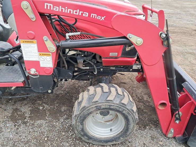 2022-mahindra-max25xlh-4wd-tractor-image-9