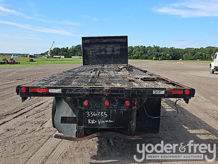 2002-peterbilt-330-image-17