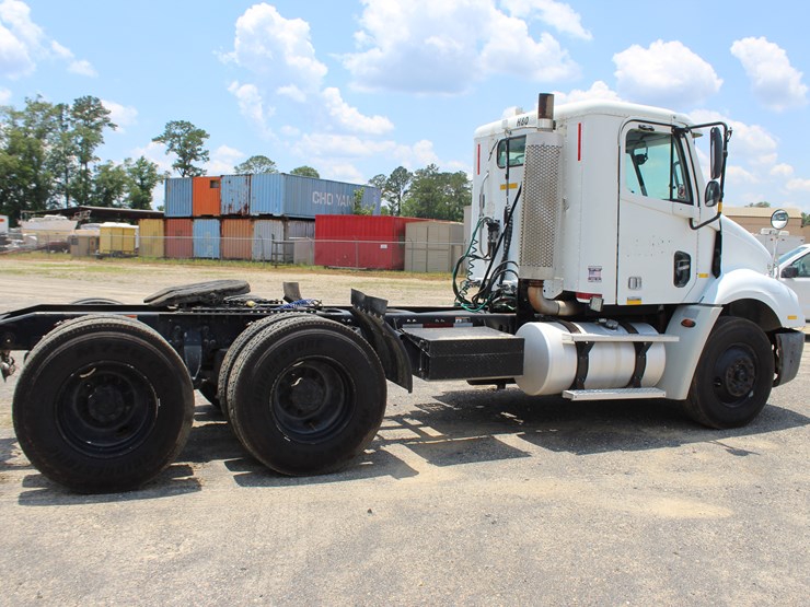 2005-freightliner-columbia-112-image-3