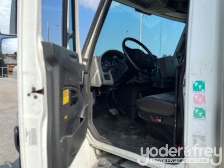 2013-international-durastar-4300-image-19