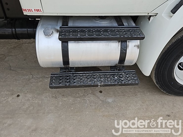2017-international-durastar-4300-image-25