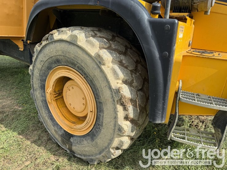 2005-jcb-718-image-11
