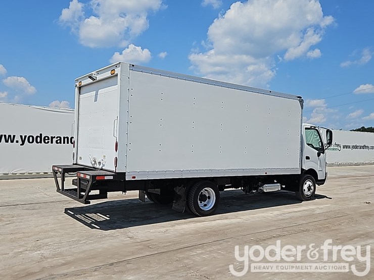 2019-hino-195-image-5