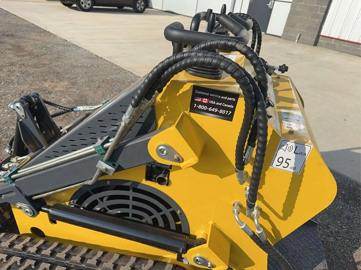 2025-land-hero-mini-stand-on-skid-loader-image-18