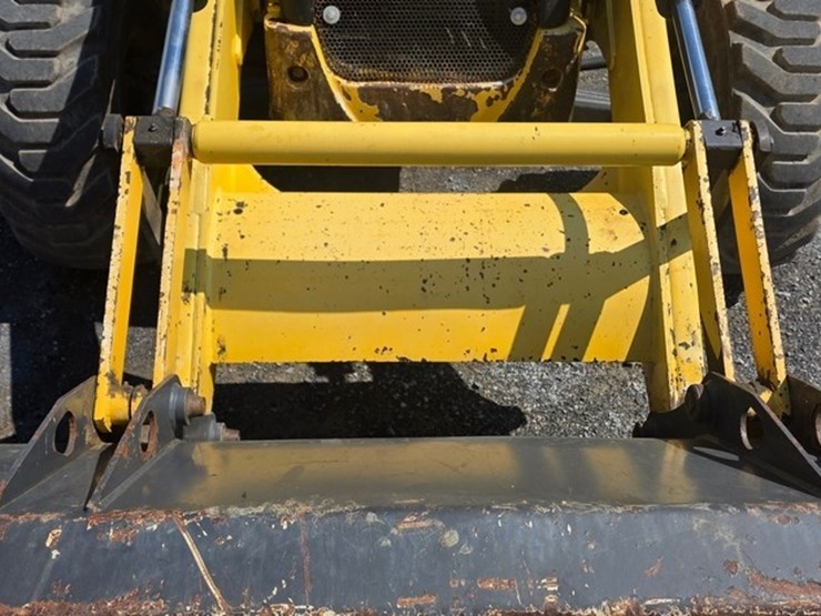 2011-new-holland-b95b-image-39