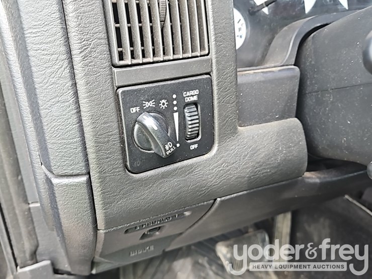 2002-dodge-1500-image-16