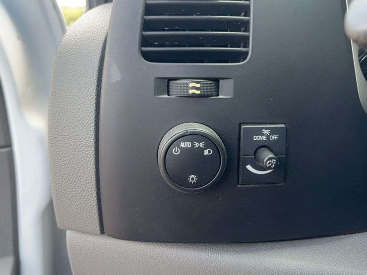 2013-chevrolet-silverado-image-30