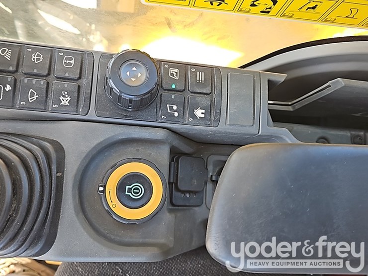 2022-caterpillar-320-image-42