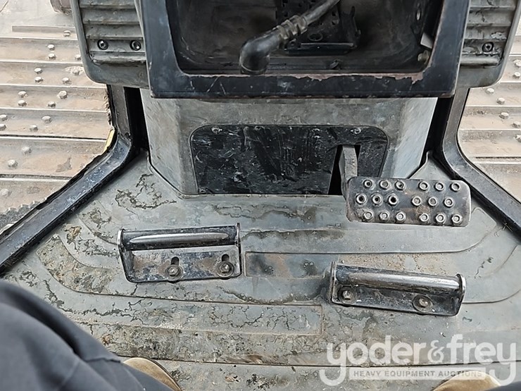 2016-caterpillar-d6k2-lgp-image-35