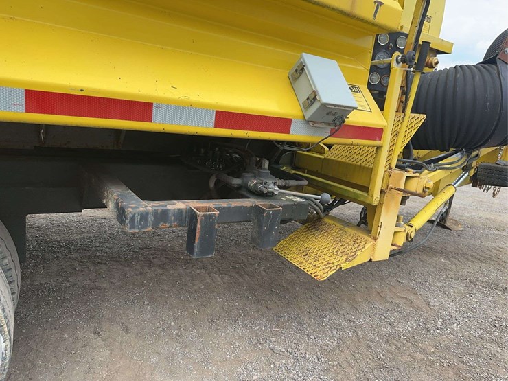 2009-dinkmar-sc-25-muleself-contained-leaf-vac-image-17