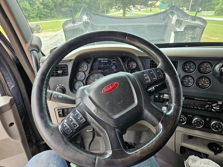 2018-peterbilt-579-image-66